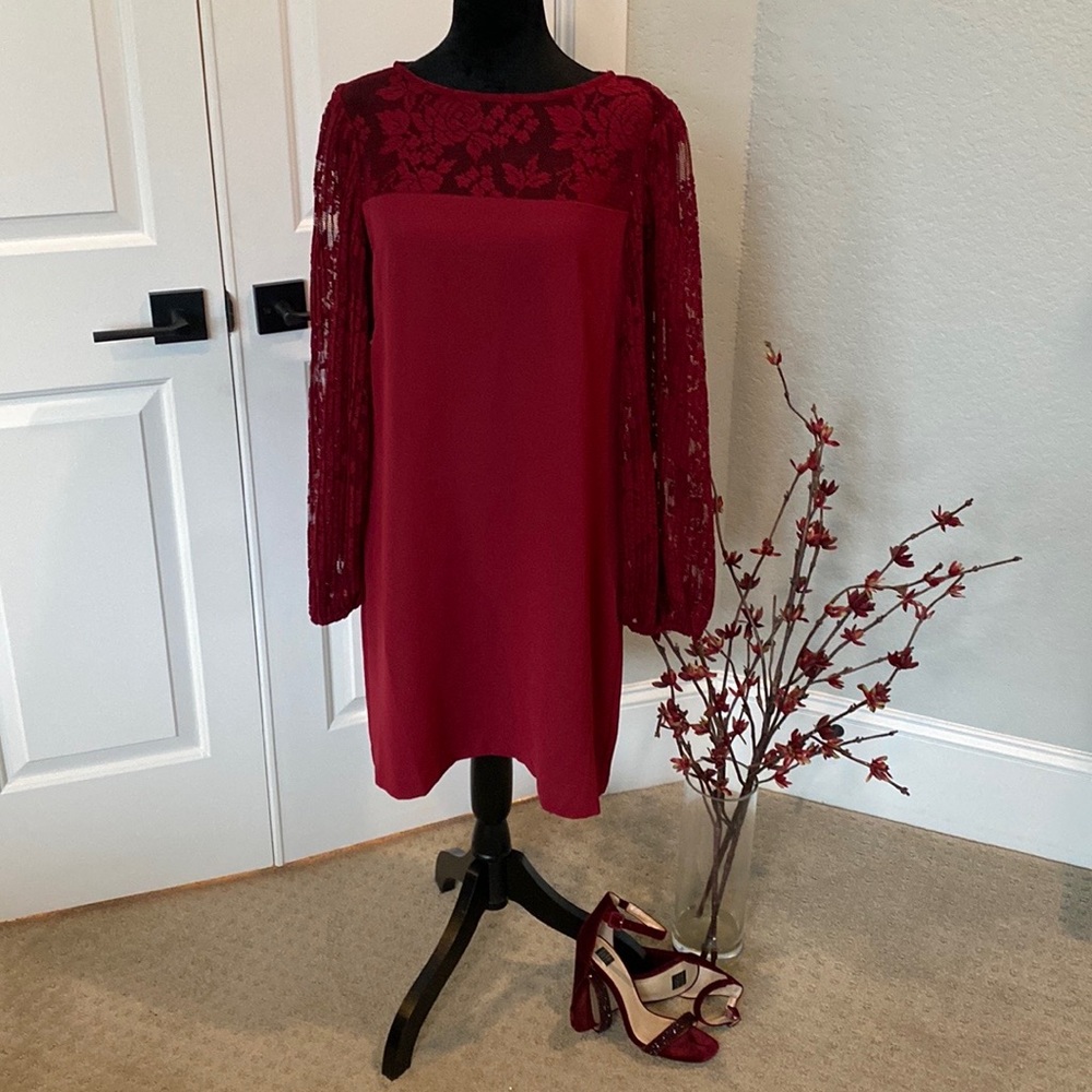 Whitehouse Black Market Dress. Elegant